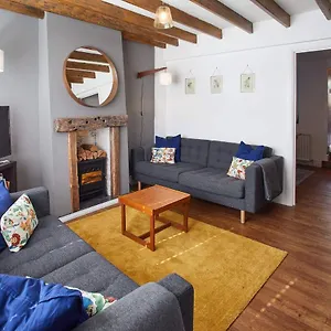  Holiday home Host & - The Snug